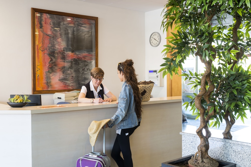 Apartaments Condado — Hotel building in Lloret de Mar, Catalonia