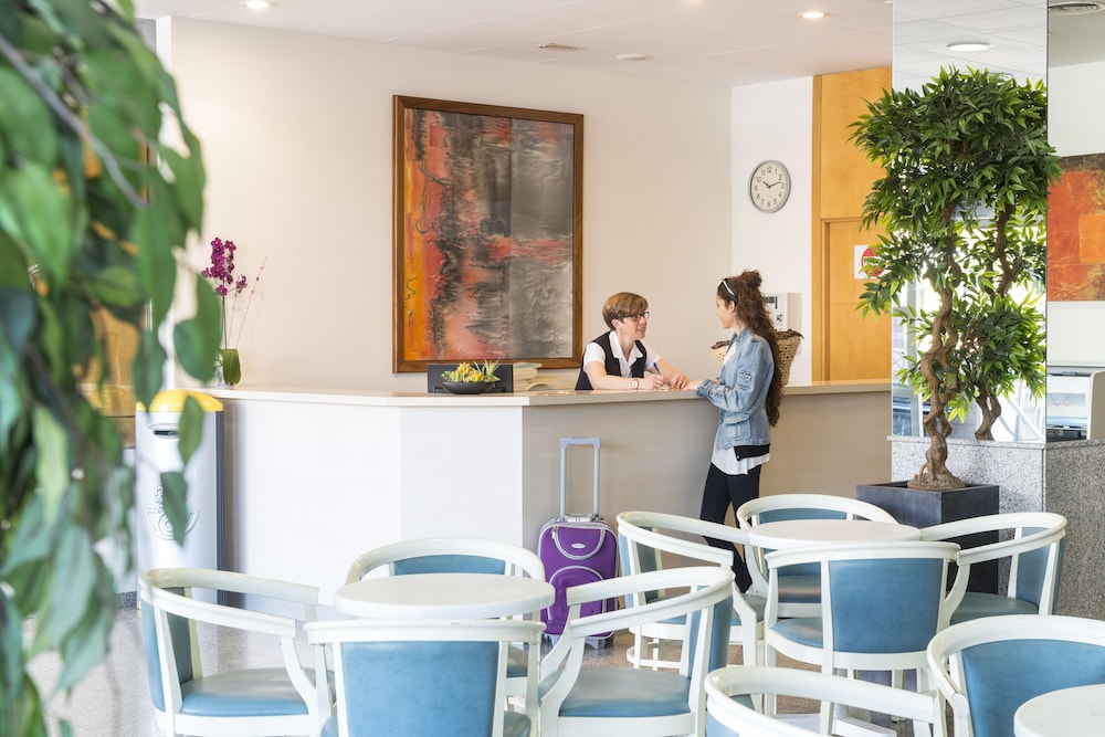 Apartaments Condado — Hotel building in Lloret de Mar, Catalonia