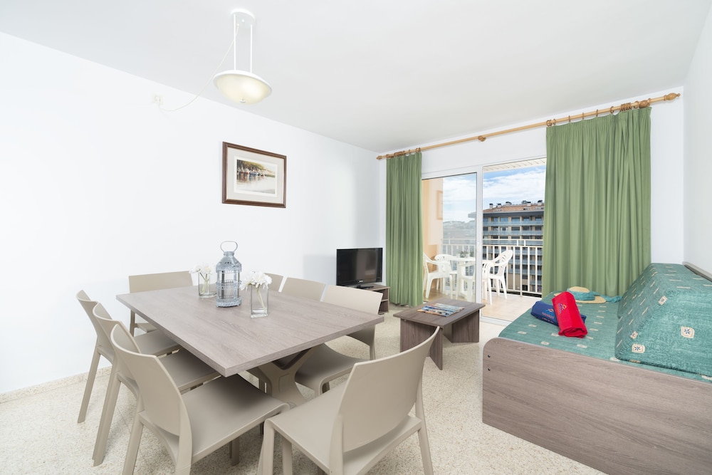 Apartaments Condado — Hotel rooms in Lloret de Mar, Catalonia