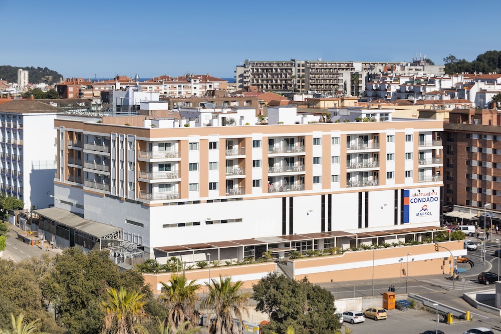 Apartaments Condado — Hotel building in Lloret de Mar, Catalonia