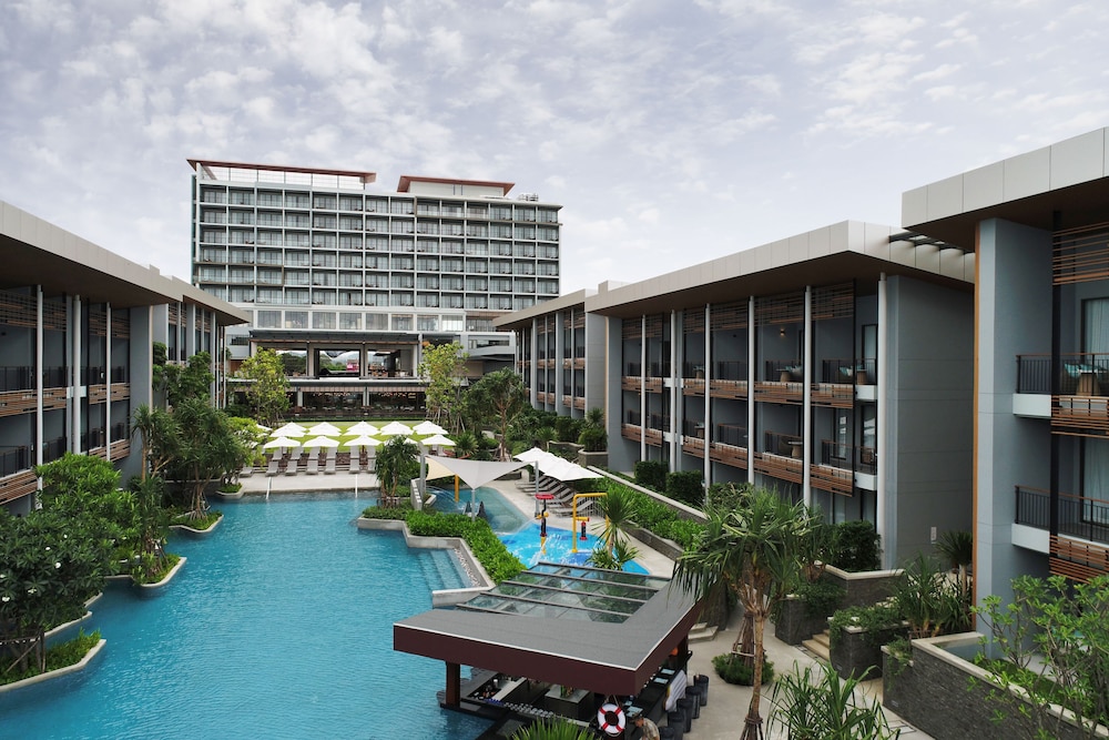 Renaissance Pattaya Resort & Spa — Swimming pool in Sattahip, Chonburi