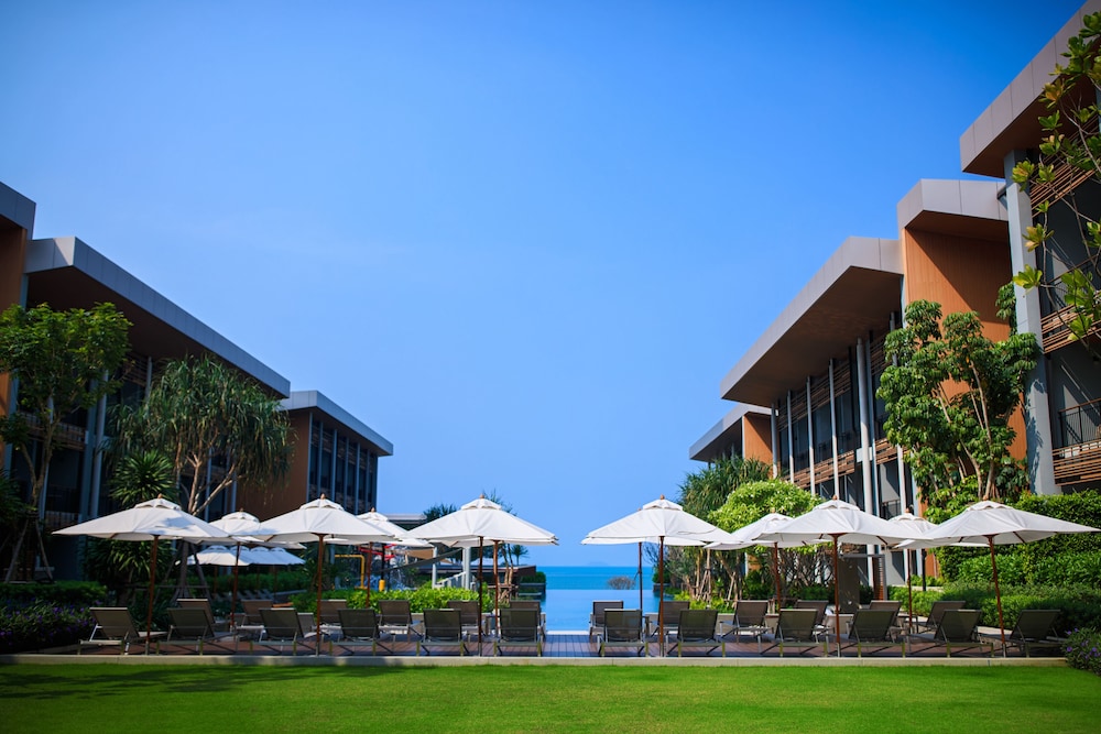 Renaissance Pattaya Resort & Spa — Swimming pool in Sattahip, Chonburi