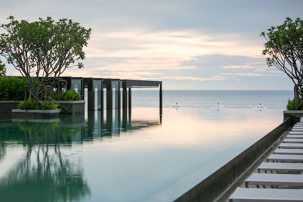 Renaissance Pattaya Resort & Spa — Swimming pool in Sattahip, Chonburi