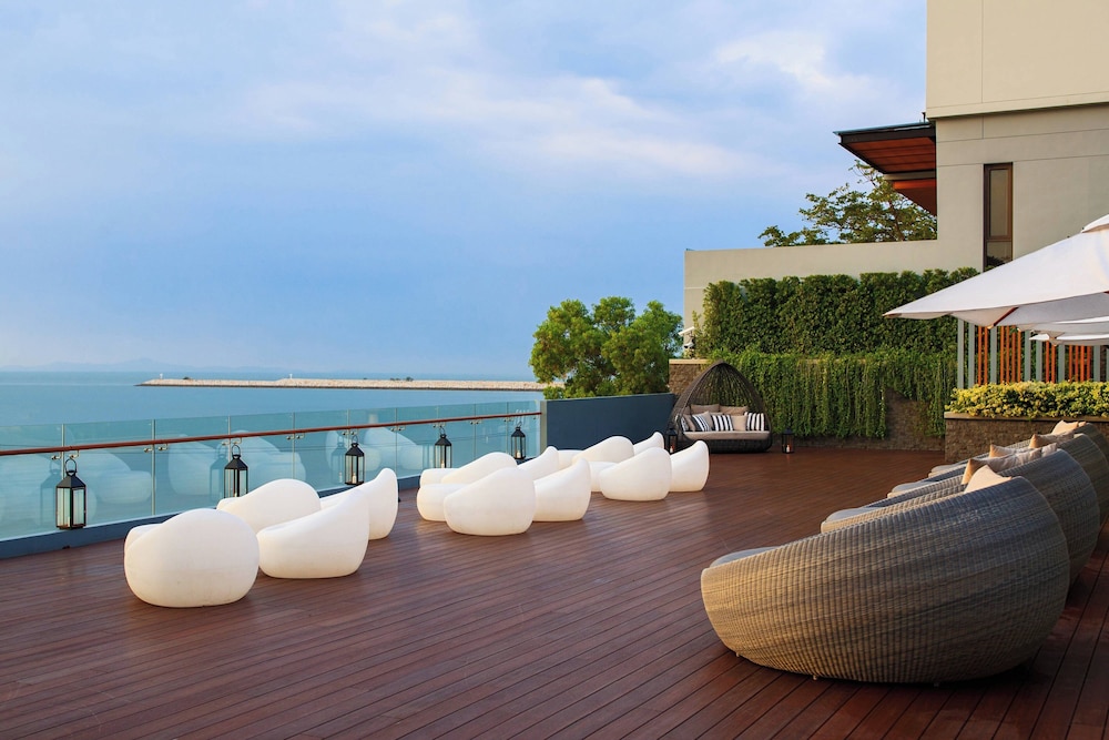 Renaissance Pattaya Resort & Spa — Restaurant & bars in Sattahip, Chonburi