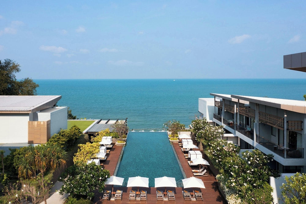 Renaissance Pattaya Resort & Spa — Swimming pool in Sattahip, Chonburi