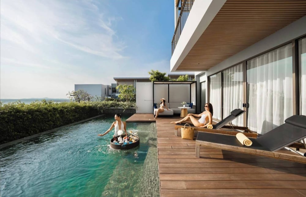 Renaissance Pattaya Resort & Spa — Swimming pool in Sattahip, Chonburi