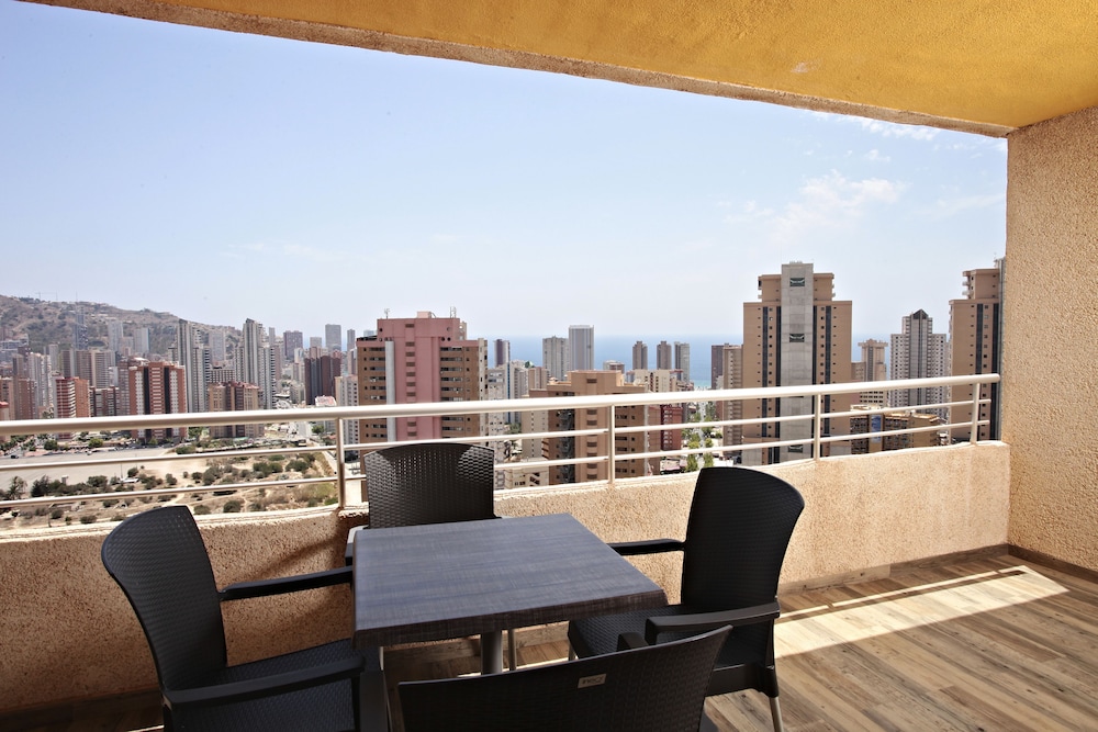 Sandos Benidorm Suites — Hotel rooms in Benidorm, Valencian Community