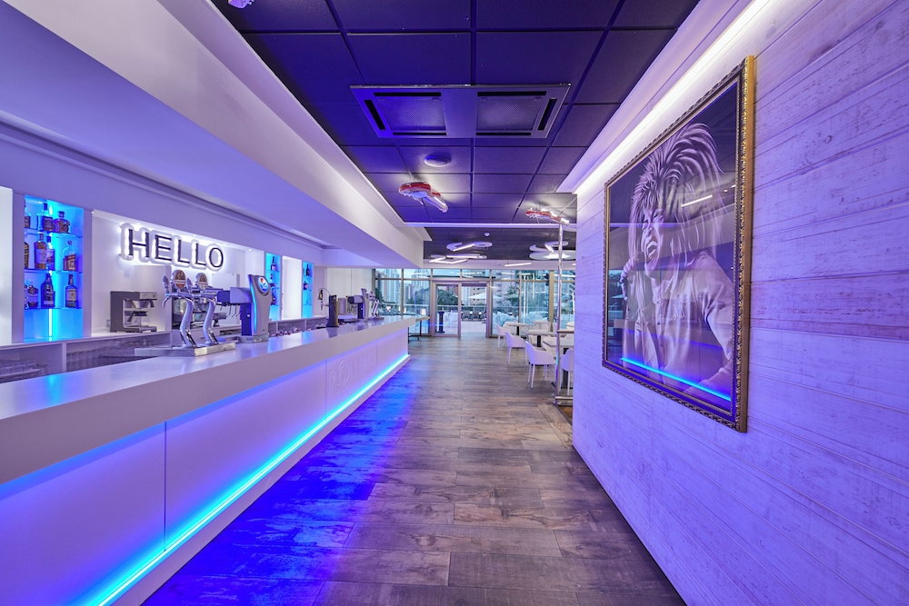 Sandos Benidorm Suites — Restaurant & bars in Benidorm, Valencian Community