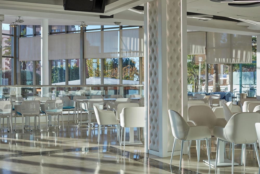 Sandos Benidorm Suites — Restaurant & bars in Benidorm, Valencian Community