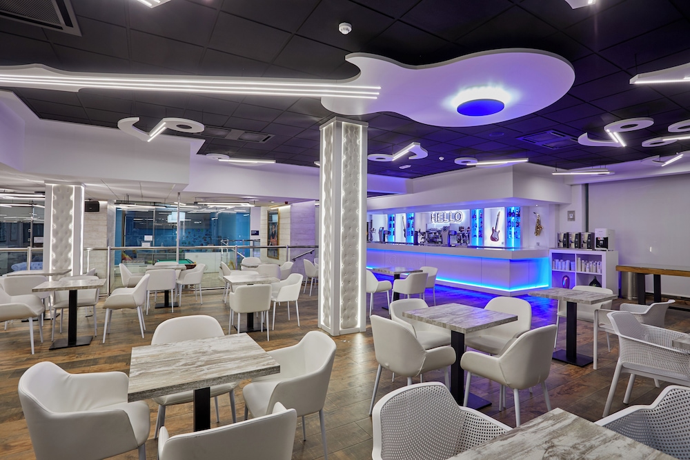 Sandos Benidorm Suites — Restaurant & bars in Benidorm, Valencian Community