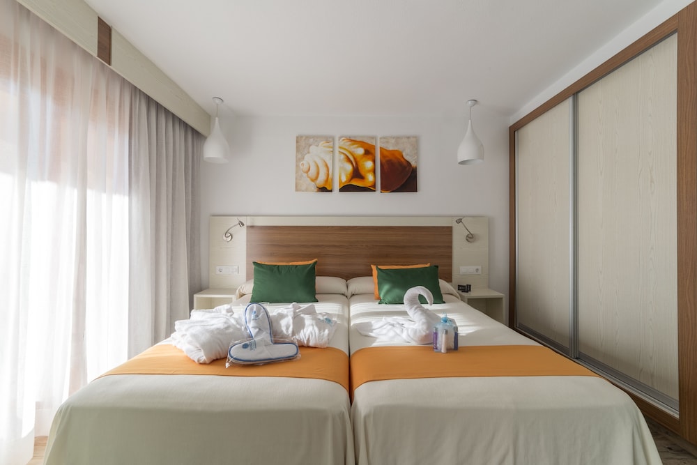 Sandos Benidorm Suites — Hotel rooms in Benidorm, Valencian Community