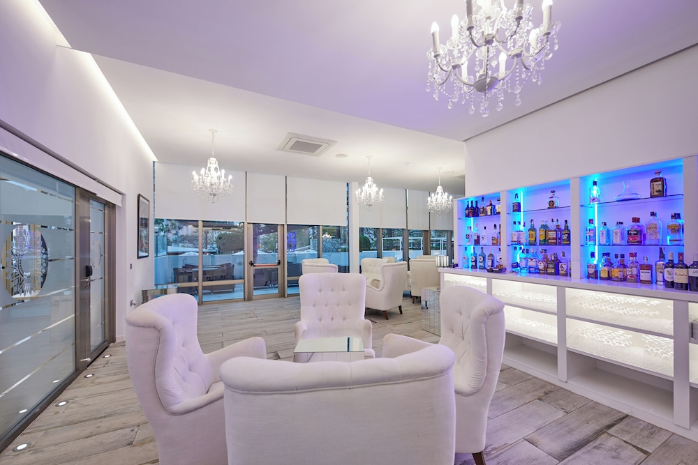 Sandos Benidorm Suites — Restaurant & bars in Benidorm, Valencian Community