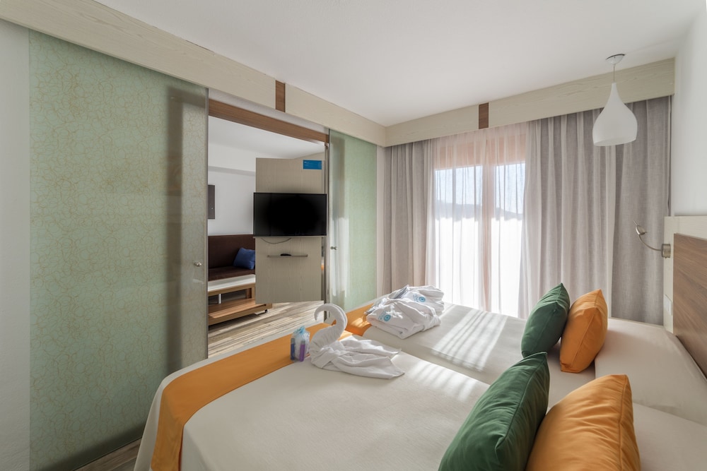 Sandos Benidorm Suites — Hotel rooms in Benidorm, Valencian Community