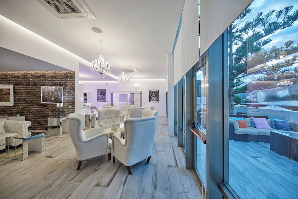 Sandos Benidorm Suites — Hotel building in Benidorm, Valencian Community