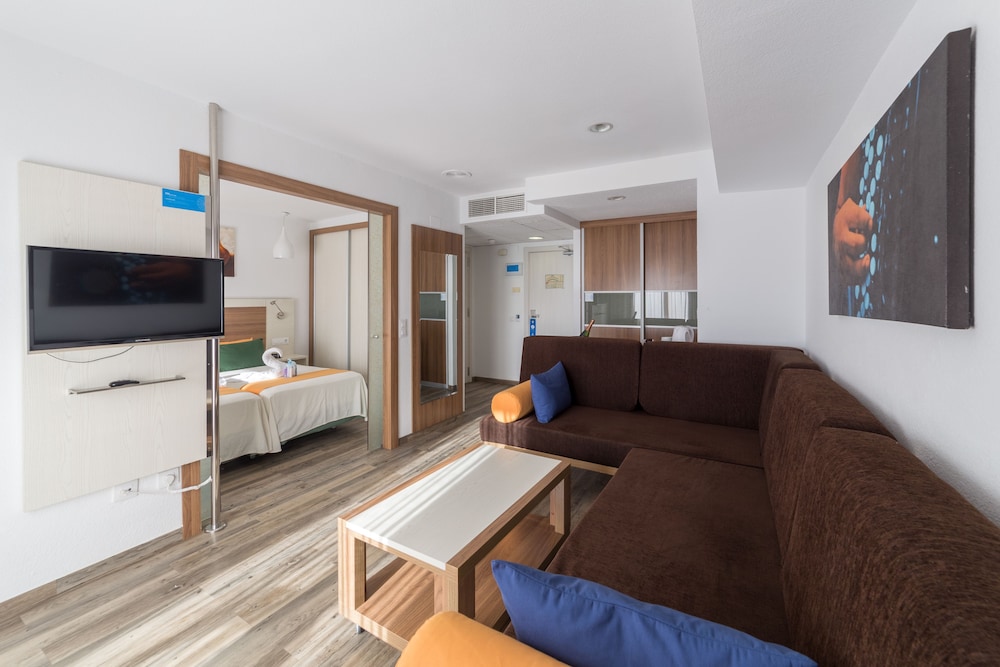 Sandos Benidorm Suites — Hotel rooms in Benidorm, Valencian Community