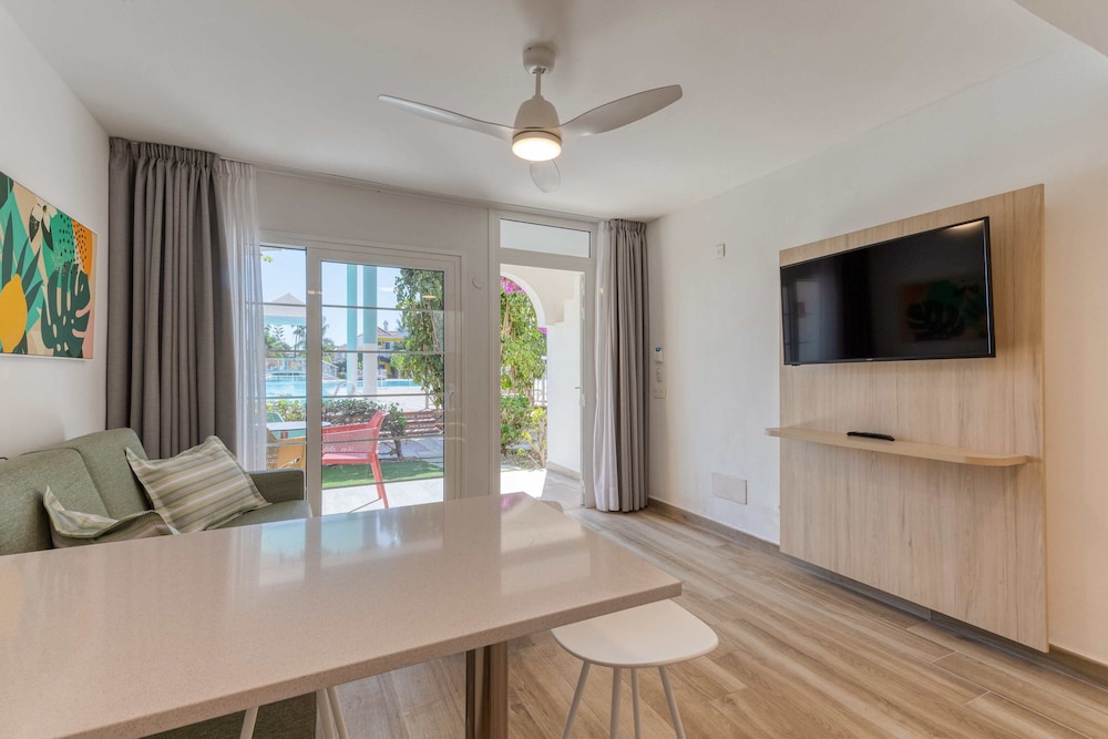 Bungalows Cordial Green Golf — Hotel rooms in Maspalomas, Canary Islands