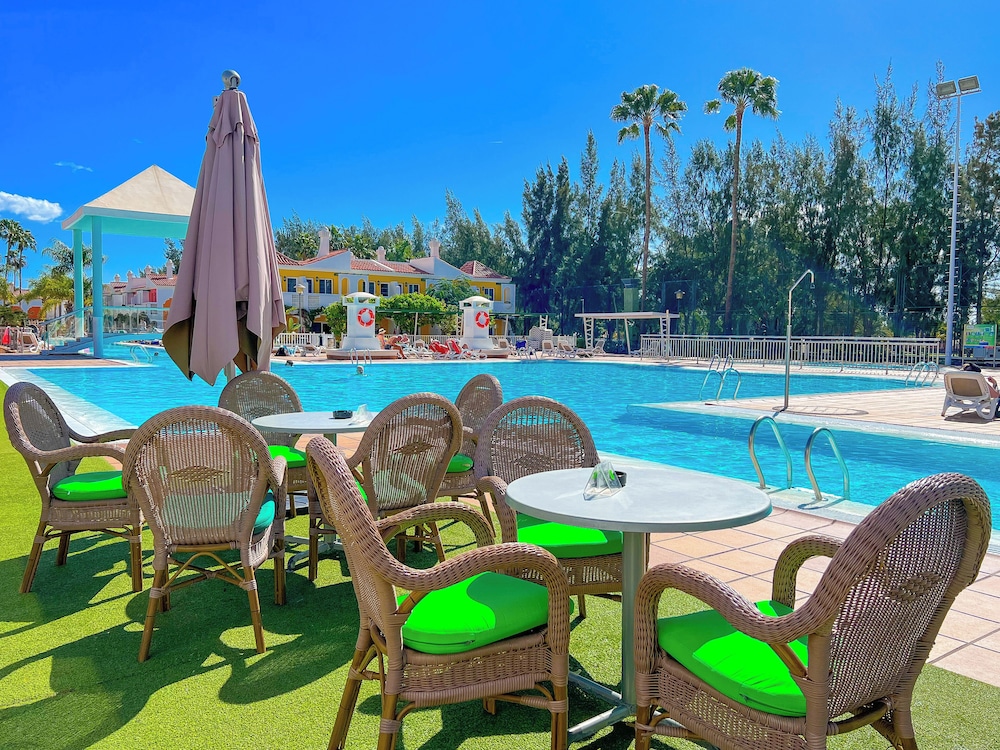 Bungalows Cordial Green Golf — Swimming pool in Maspalomas, Canary Islands