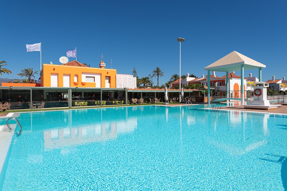Bungalows Cordial Green Golf — Swimming pool in Maspalomas, Canary Islands
