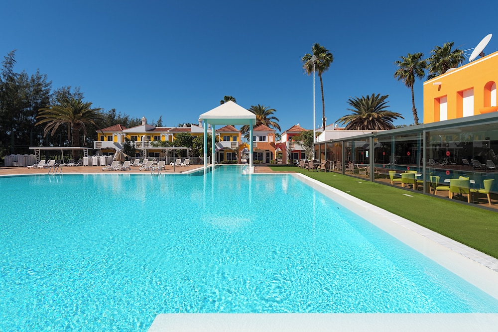 Bungalows Cordial Green Golf — Swimming pool in Maspalomas, Canary Islands