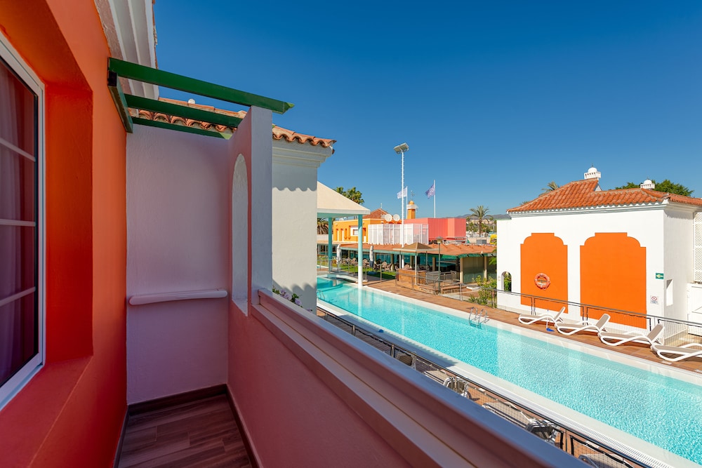 Bungalows Cordial Green Golf — Swimming pool in Maspalomas, Canary Islands