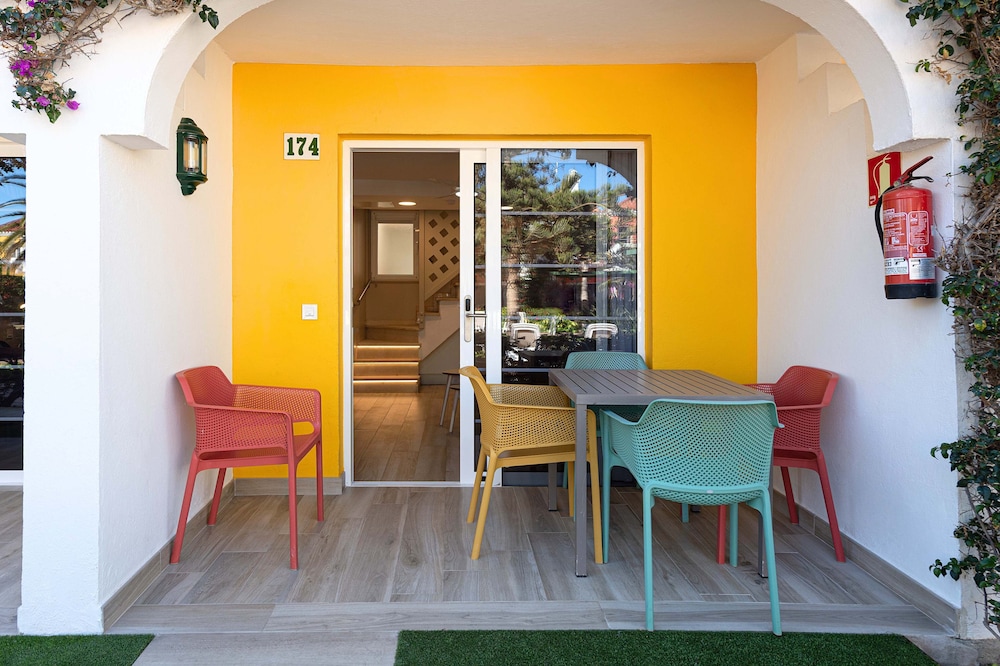 Bungalows Cordial Green Golf — Hotel building in Maspalomas, Canary Islands