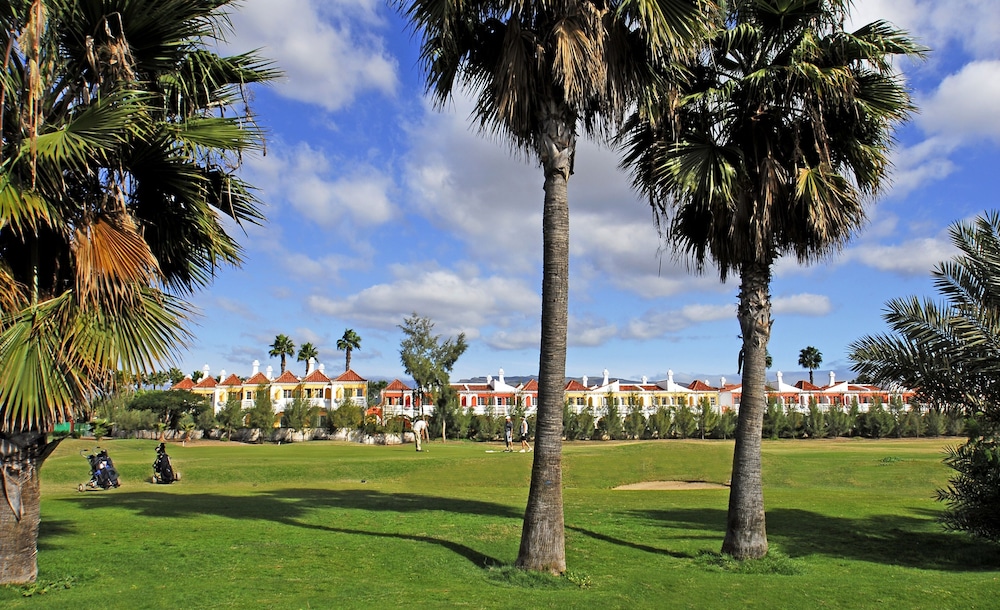 Bungalows Cordial Green Golf — Hotel building in Maspalomas, Canary Islands