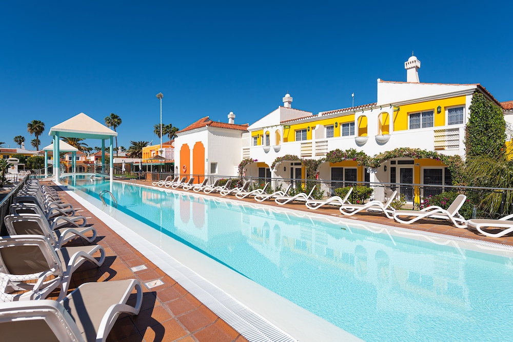 Bungalows Cordial Green Golf — Swimming pool in Maspalomas, Canary Islands