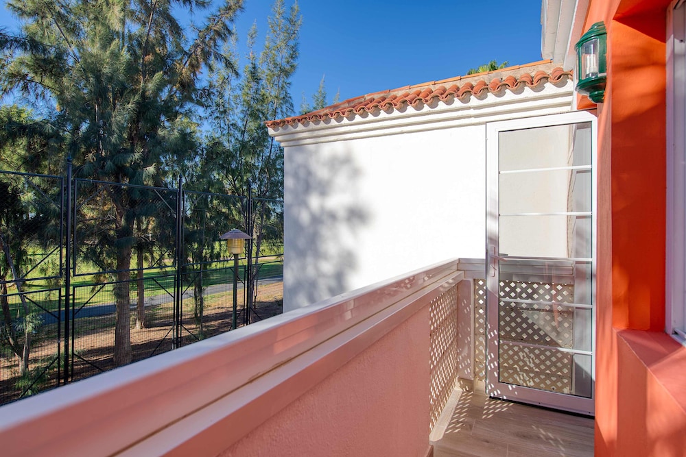 Bungalows Cordial Green Golf — Hotel building in Maspalomas, Canary Islands