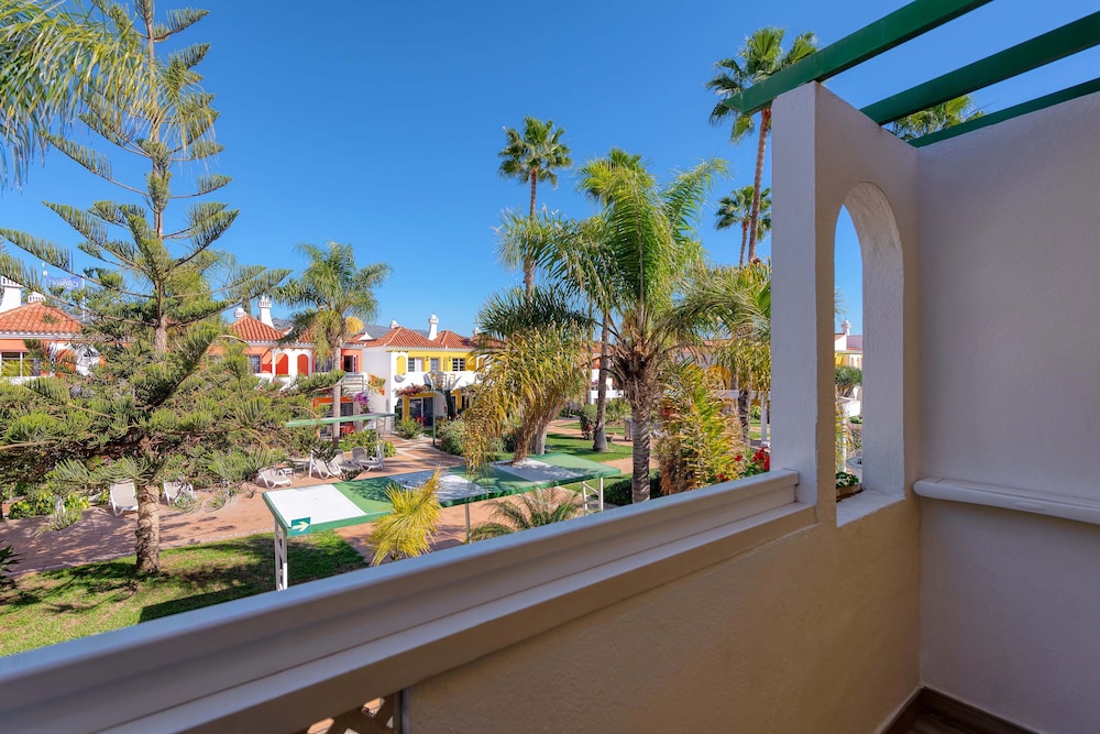 Bungalows Cordial Green Golf — Hotel building in Maspalomas, Canary Islands