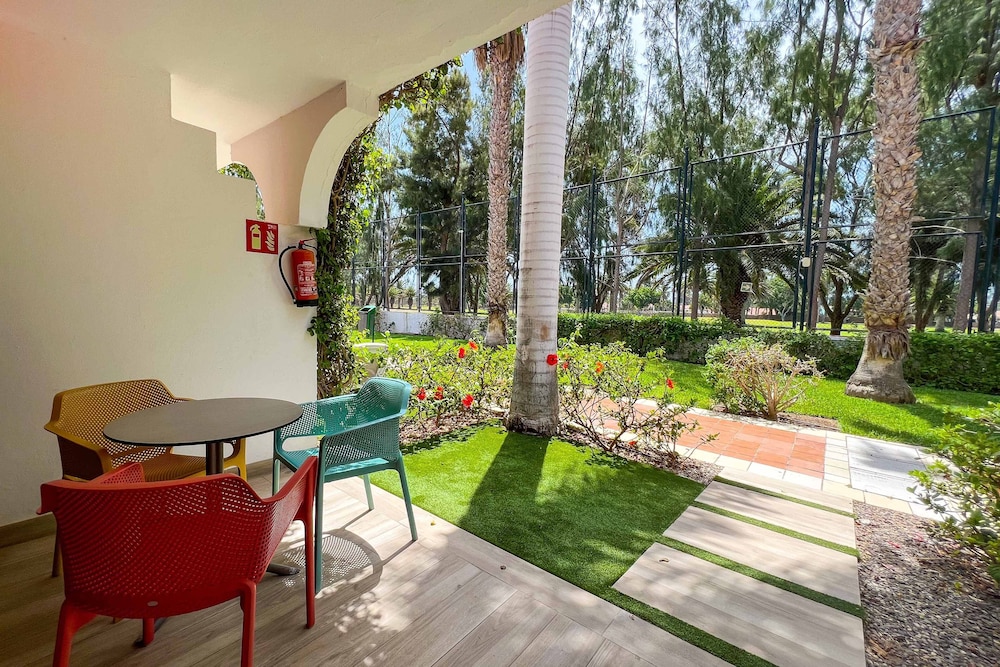 Bungalows Cordial Green Golf — Hotel building in Maspalomas, Canary Islands