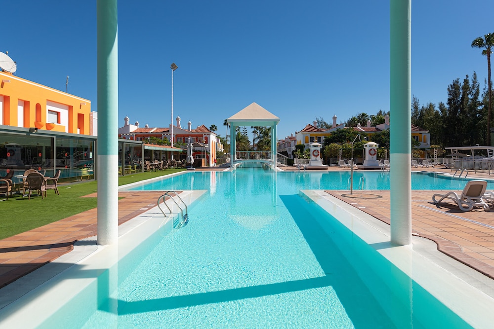 Bungalows Cordial Green Golf — Swimming pool in Maspalomas, Canary Islands