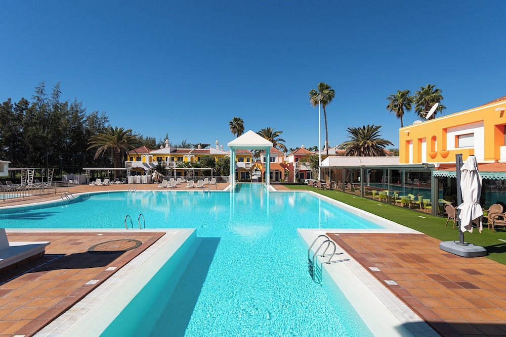 Bungalows Cordial Green Golf — Swimming pool in Maspalomas, Canary Islands