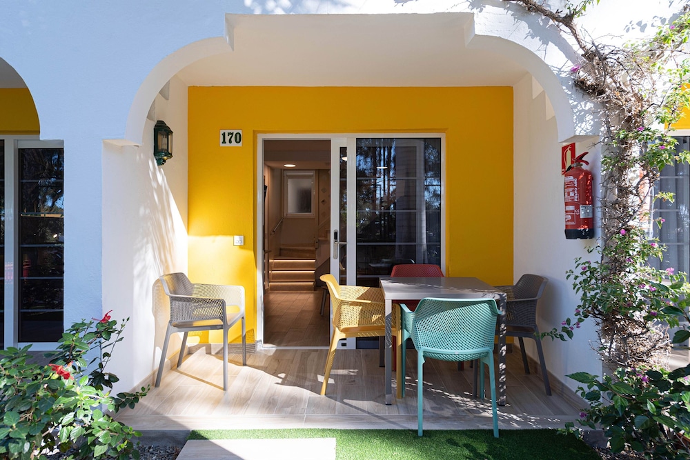 Bungalows Cordial Green Golf — Hotel building in Maspalomas, Canary Islands