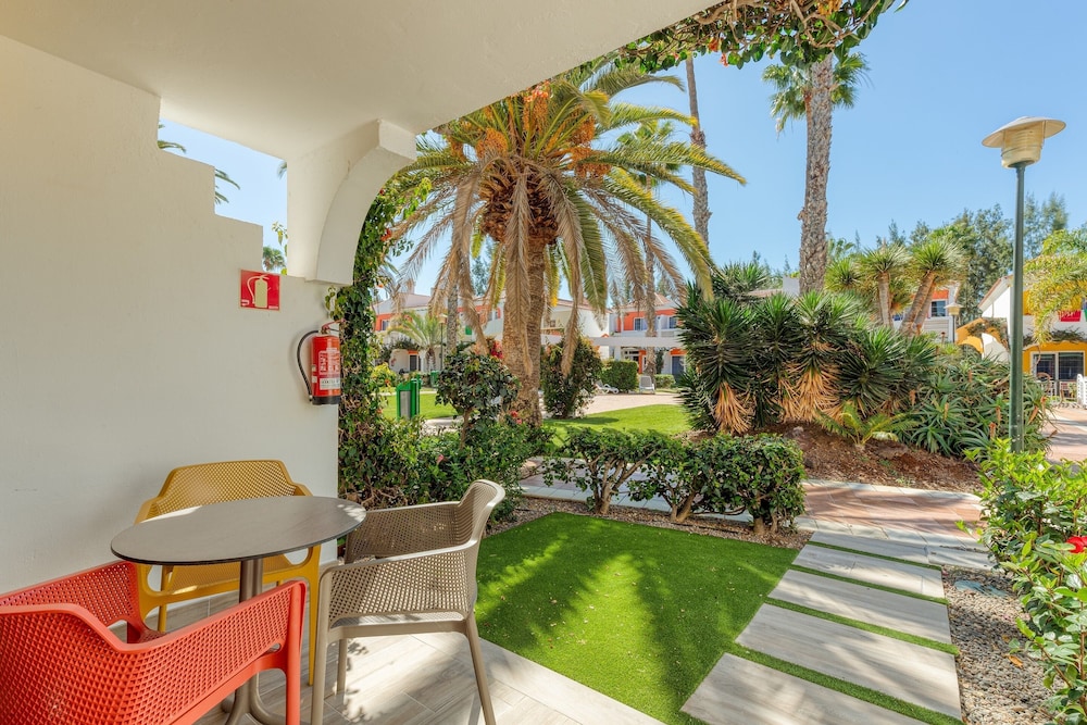 Bungalows Cordial Green Golf — Hotel building in Maspalomas, Canary Islands