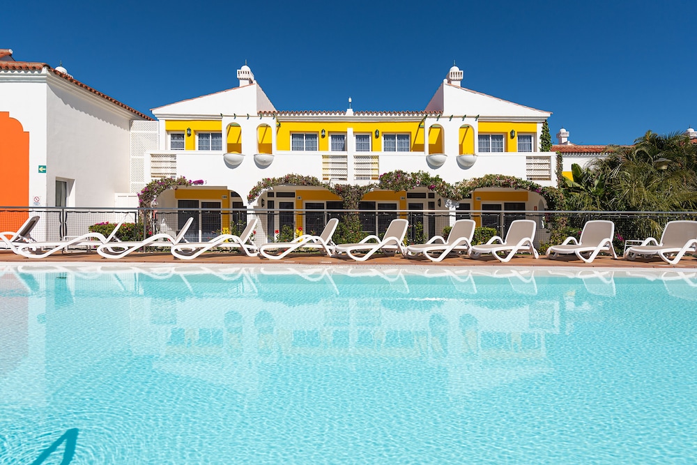 Bungalows Cordial Green Golf — Hotel building in Maspalomas, Canary Islands