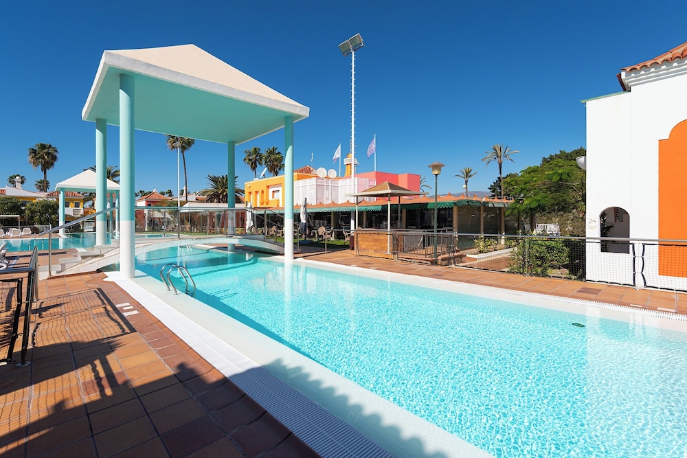 Bungalows Cordial Green Golf — Swimming pool in Maspalomas, Canary Islands