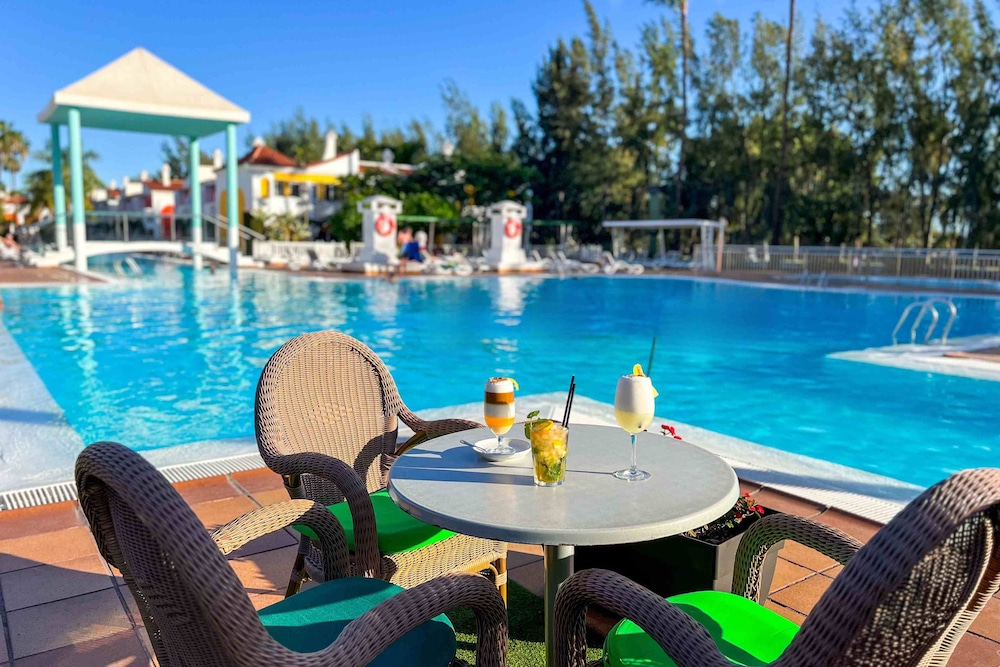 Bungalows Cordial Green Golf — Swimming pool in Maspalomas, Canary Islands