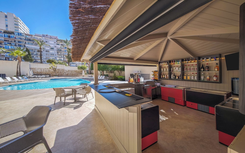 Halley Hotel & Apartments Affiliated by Meliá — Restaurant & bars in Benidorm, Valencian Community