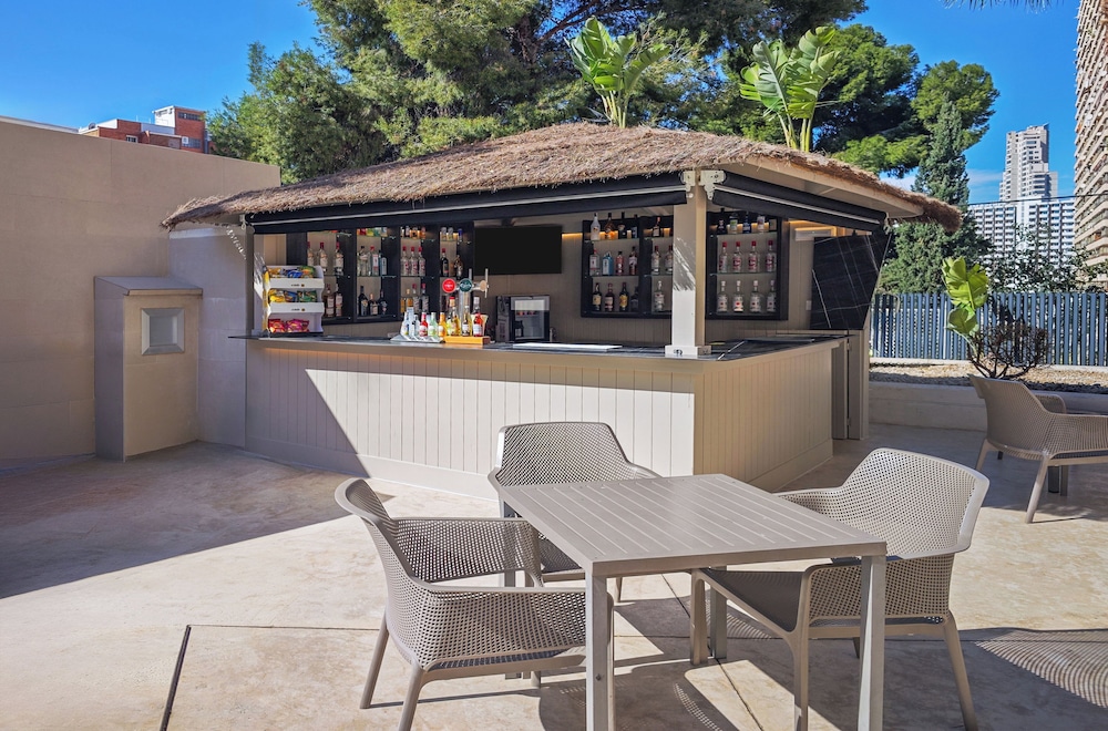 Halley Hotel & Apartments Affiliated by Meliá — Restaurant & bars in Benidorm, Valencian Community