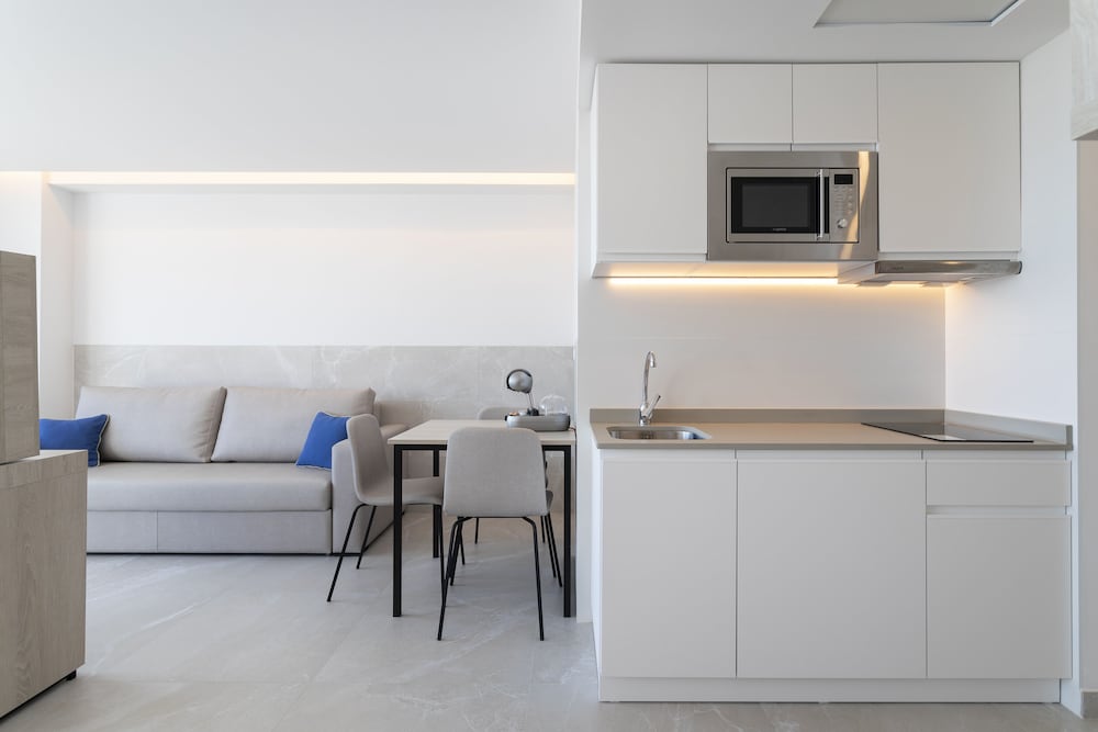 Halley Hotel & Apartments Affiliated by Meliá — Hotel rooms in Benidorm, Valencian Community