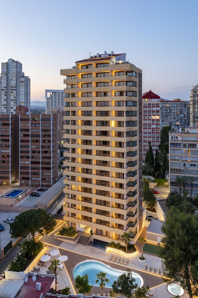 Halley Hotel & Apartments Affiliated by Meliá — Hotel building in Benidorm, Valencian Community