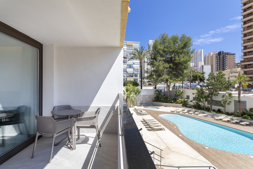 Halley Hotel & Apartments Affiliated by Meliá — Swimming pool in Benidorm, Valencian Community