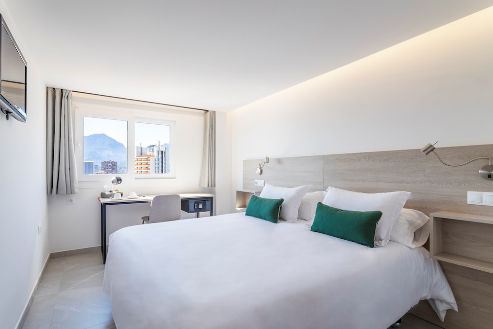 Halley Hotel & Apartments Affiliated by Meliá — Hotel rooms in Benidorm, Valencian Community