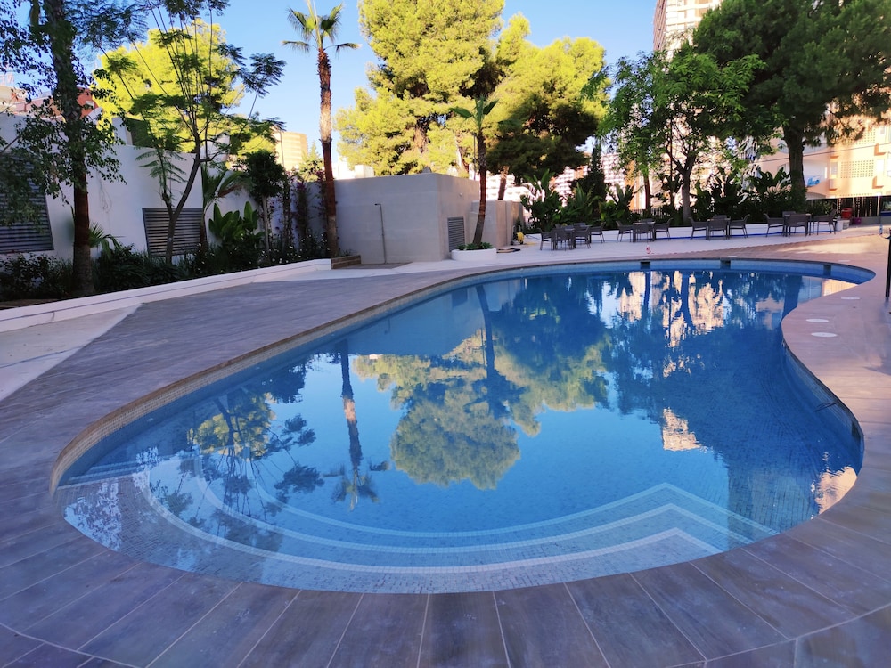 Halley Hotel & Apartments Affiliated by Meliá — Swimming pool in Benidorm, Valencian Community