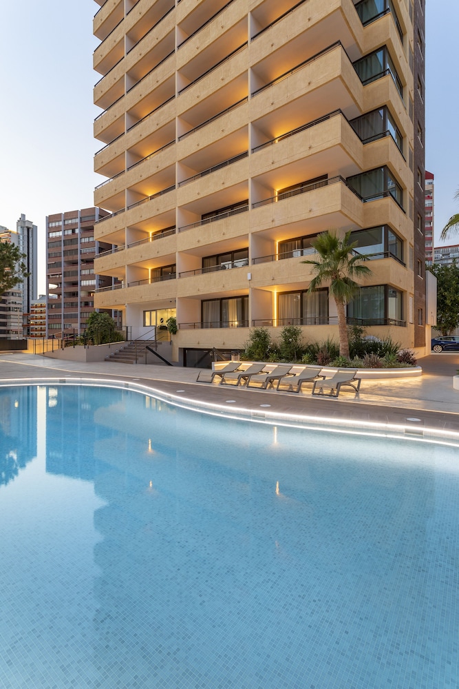 Halley Hotel & Apartments Affiliated by Meliá — Swimming pool in Benidorm, Valencian Community