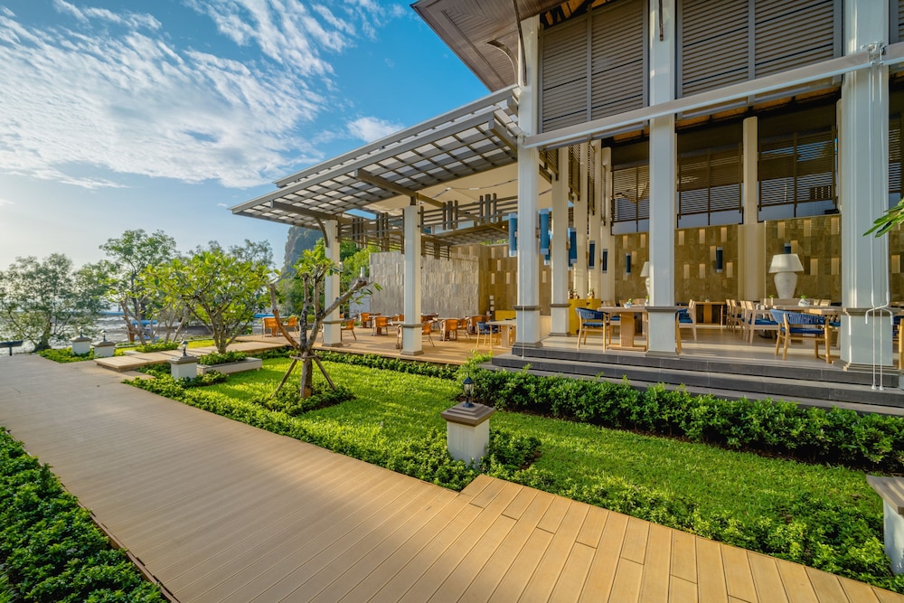 Bhu Nga Thani Resort & Villas Railay — Restaurant & bars in Ao Nang, Krabi