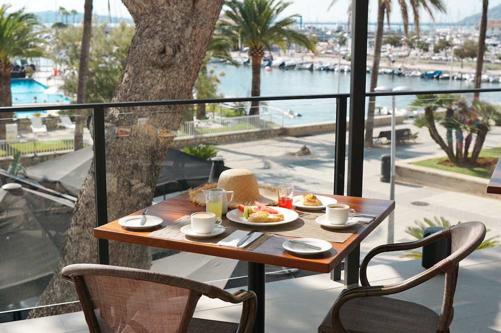 Hoposa Hotel Daina - Adults Only — Restaurant & bars in Puerto Pollensa, Balearic Islands