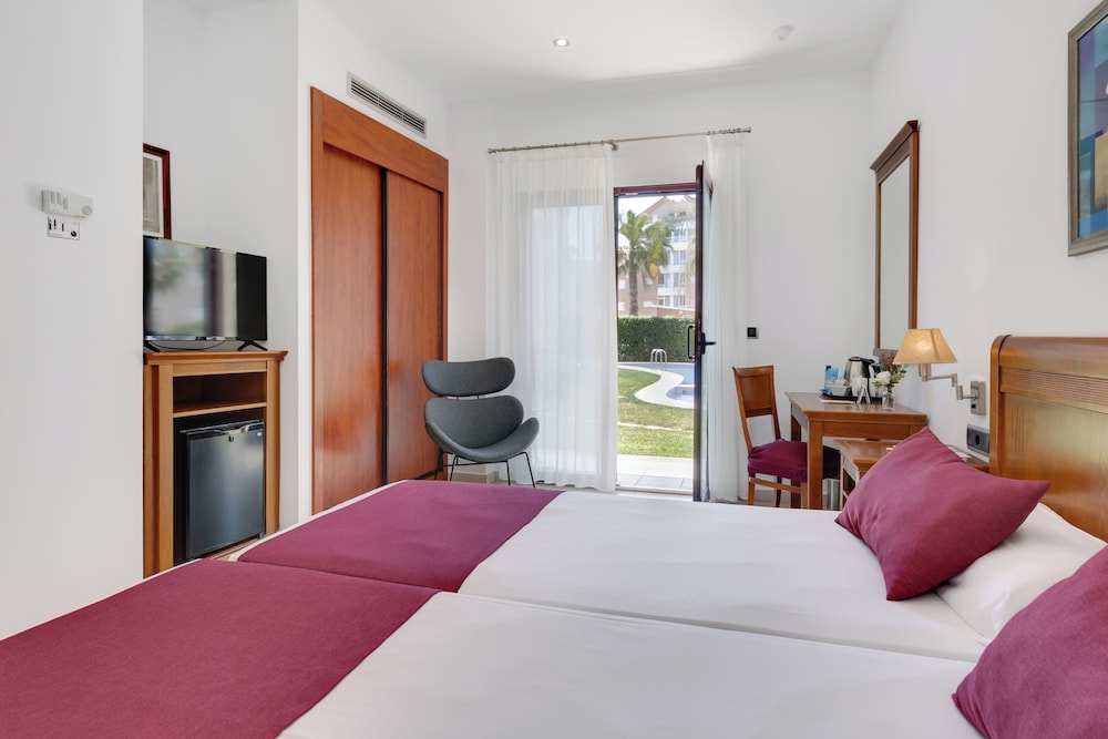 Hotel Daniya Denia — Hotel rooms in Denia, Valencian Community