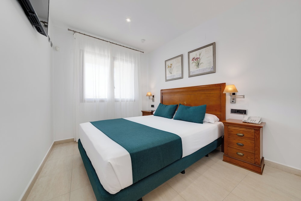 Hotel Daniya Denia — Hotel rooms in Denia, Valencian Community