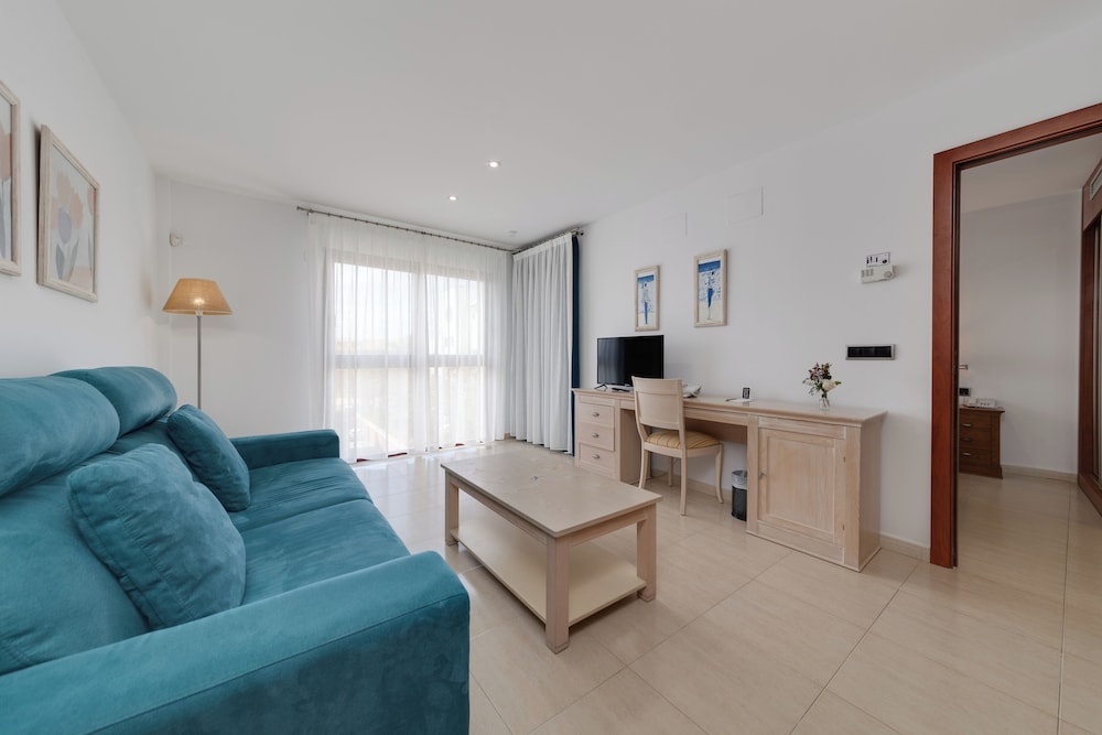 Hotel Daniya Denia — Hotel rooms in Denia, Valencian Community